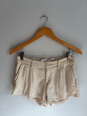 Hollister Women's Low Rise Livvy Linen Blend Shorts